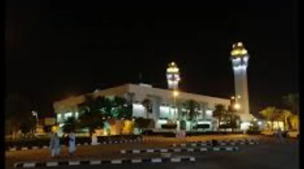 Masjid at-Taneem Night view